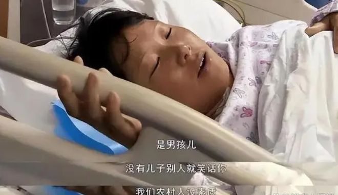 离世：哥嫂接手拒领养咬牙带10娃！凯发入口江西夫妻狂生8个孩子后双双(图1)